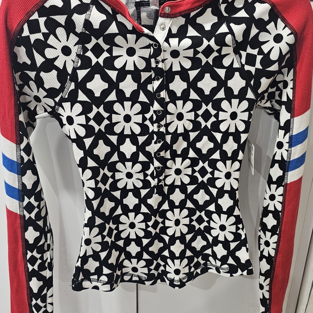 Stylish Women's Geometric Floral Sweater - Red, Black, and White